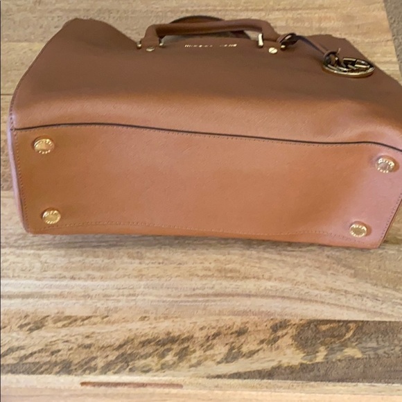 Like new Sutton Leather Medium Satchel Handbag tan - Picture 5 of 6